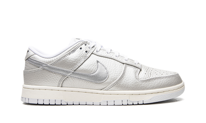 Dunk Low "Metallic Silver" DX3197 095