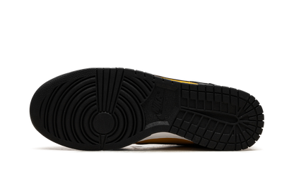 Dunk Low "Black University Gold" FZ4618 001
