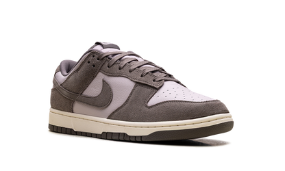 Dunk Low SE "Platinum Violet" FQ8249 001