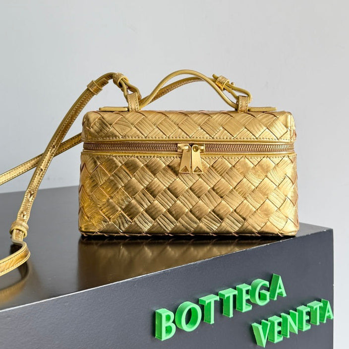 Bottega Veneta 2026 Bang Bang Vanity Case 22cm Gold Laminated Leather 137085
