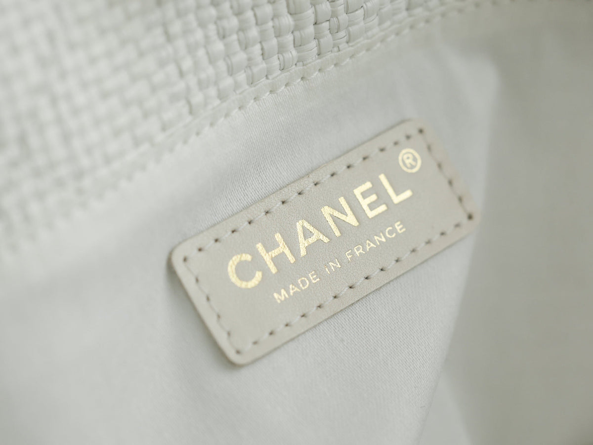 Chanel 2026 Maxi Hobo Bag 28cm White Straw Leather 351096