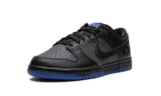 DUNK LO MNS WMNS "Black Royal Iridescent" FB1842 001